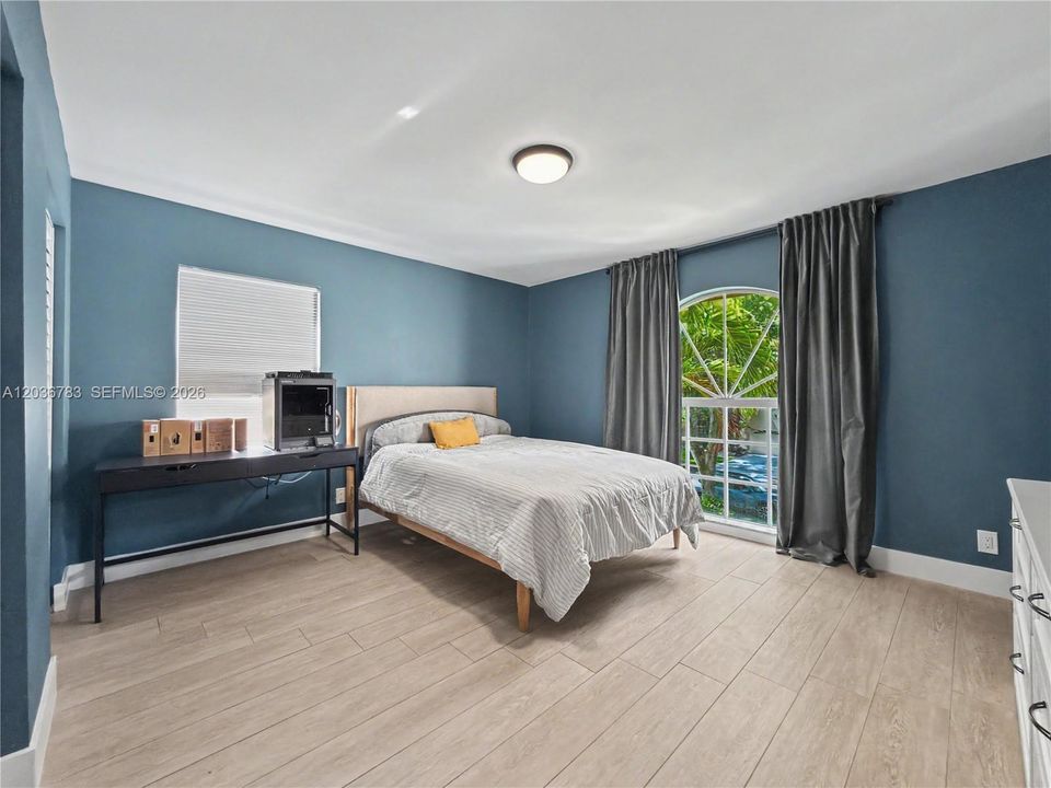 En Venta: $749,000 (4 camas, 2 baños, 2552 Pies cuadrados)