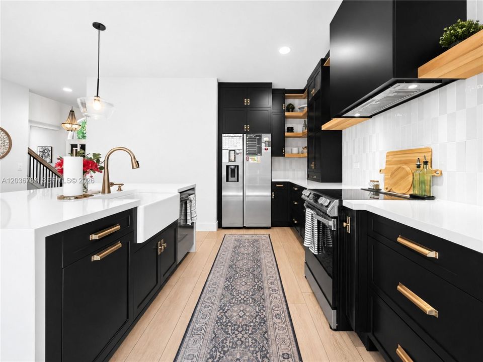 En Venta: $749,000 (4 camas, 2 baños, 2552 Pies cuadrados)