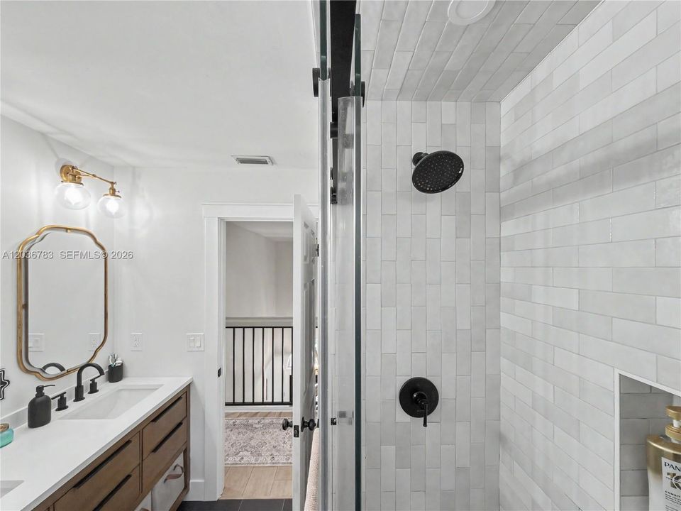 En Venta: $749,000 (4 camas, 2 baños, 2552 Pies cuadrados)