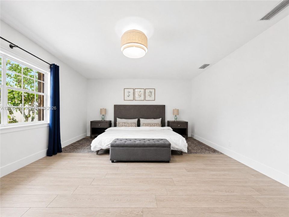En Venta: $749,000 (4 camas, 2 baños, 2552 Pies cuadrados)