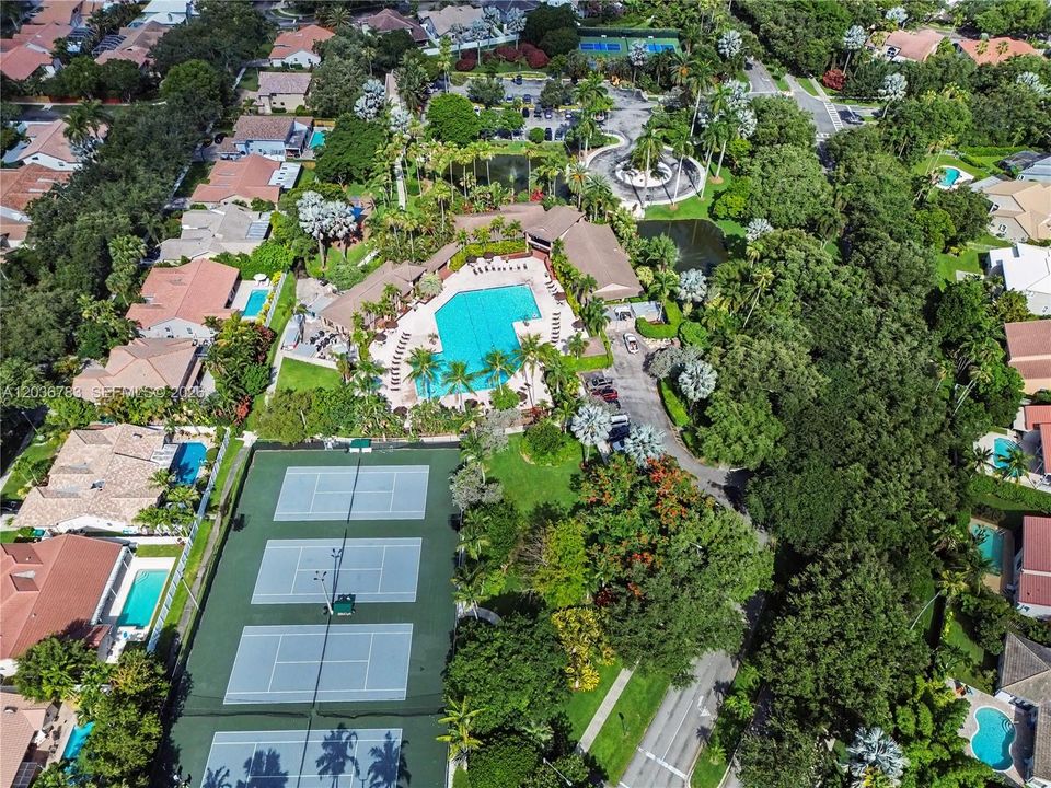 En Venta: $749,000 (4 camas, 2 baños, 2552 Pies cuadrados)