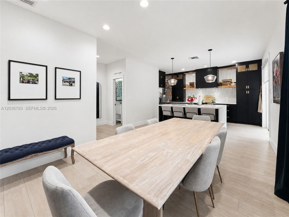 En Venta: $749,000 (4 camas, 2 baños, 2552 Pies cuadrados)
