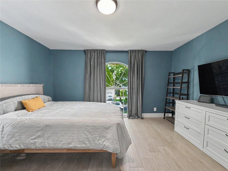 En Venta: $749,000 (4 camas, 2 baños, 2552 Pies cuadrados)