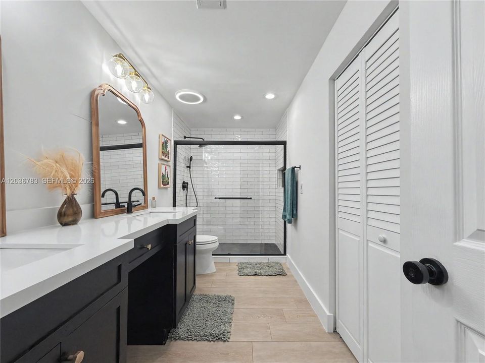En Venta: $749,000 (4 camas, 2 baños, 2552 Pies cuadrados)