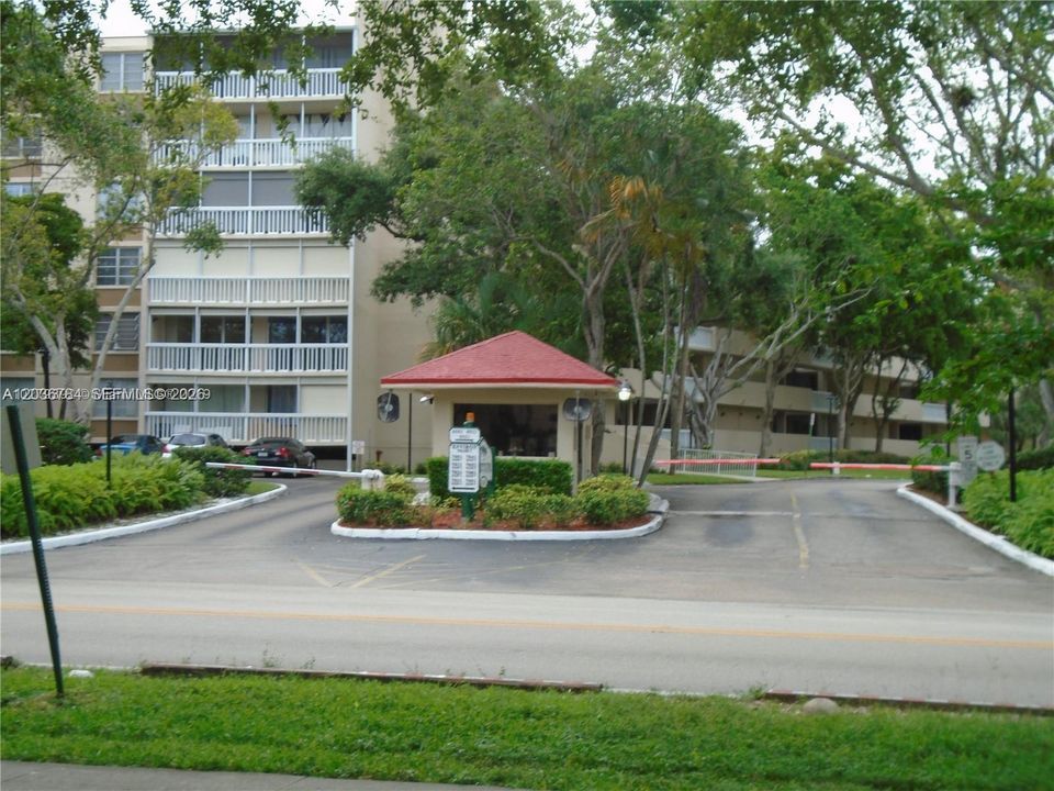 For Sale: $157,000 (2 beds, 2 baths, 1160 Square Feet)