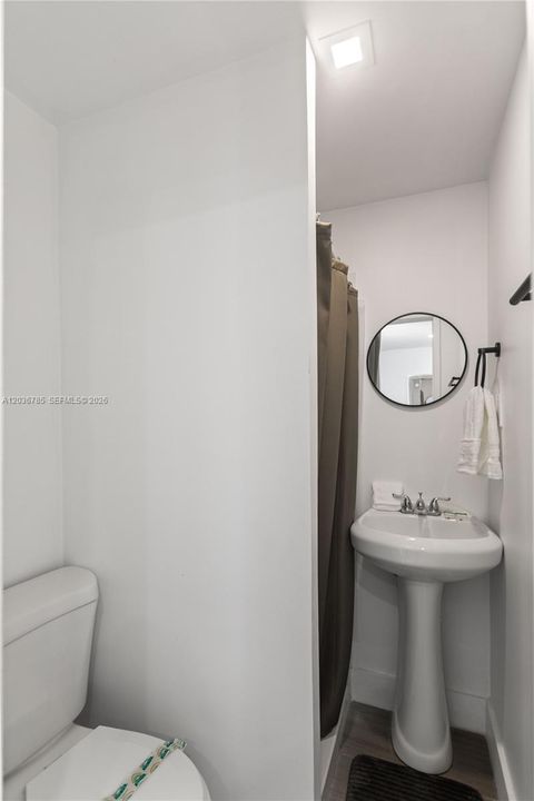 For Rent: $1,600 (0 beds, 1 baths, 450 Square Feet)