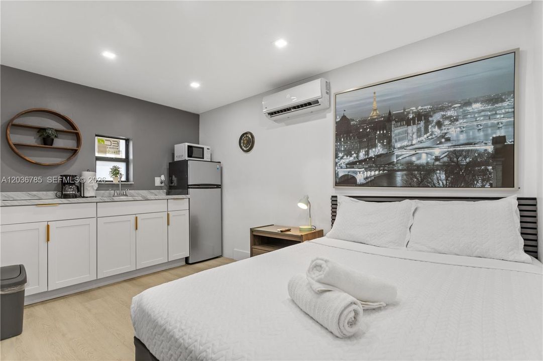 For Rent: $1,600 (0 beds, 1 baths, 450 Square Feet)