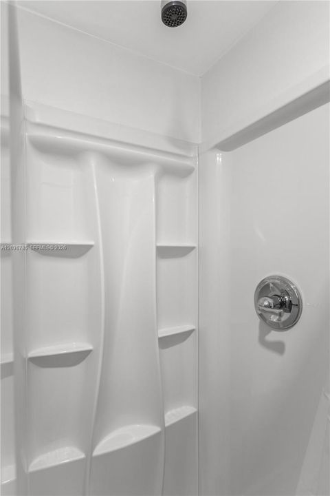 For Rent: $1,600 (0 beds, 1 baths, 450 Square Feet)
