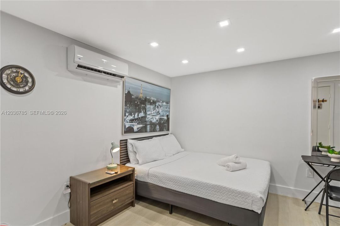 For Rent: $1,600 (0 beds, 1 baths, 450 Square Feet)