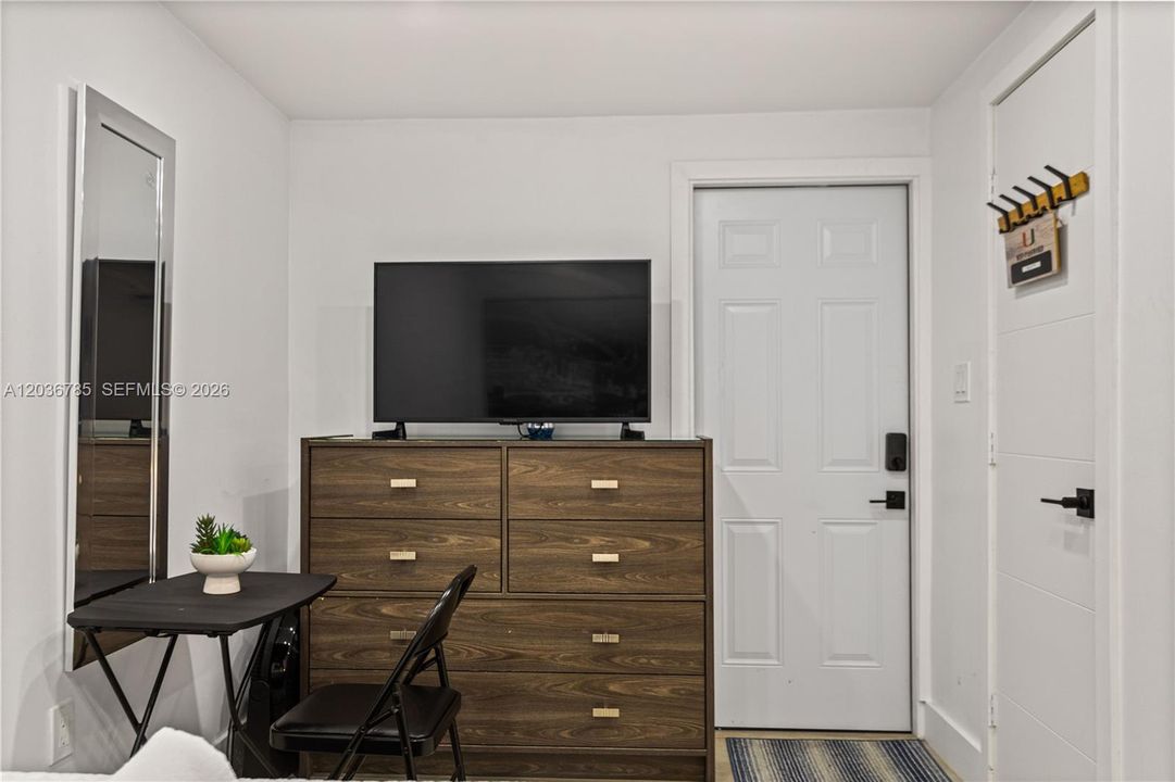 For Rent: $1,600 (0 beds, 1 baths, 450 Square Feet)