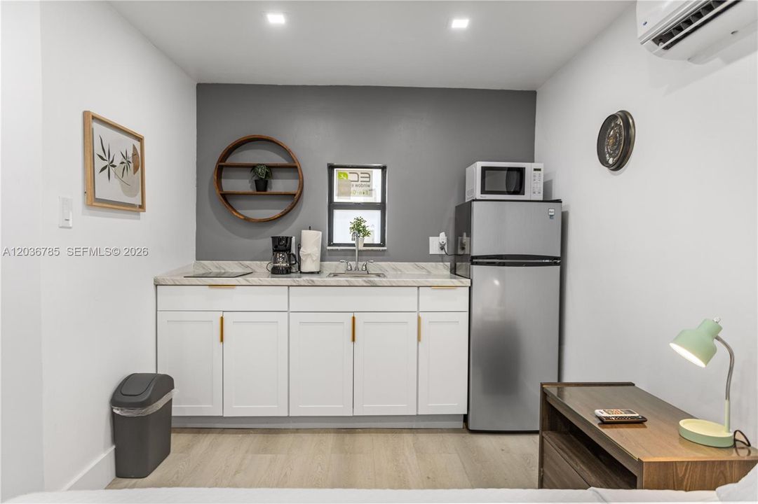 For Rent: $1,600 (0 beds, 1 baths, 450 Square Feet)