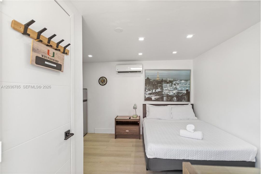 For Rent: $1,600 (0 beds, 1 baths, 450 Square Feet)