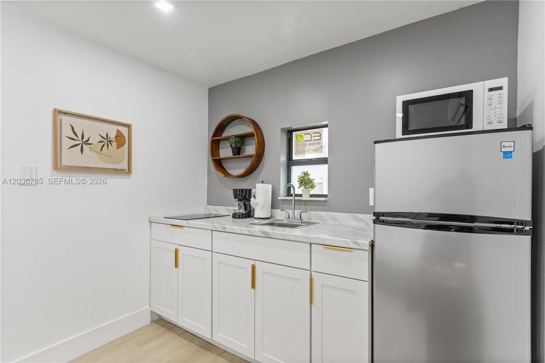 For Rent: $1,600 (0 beds, 1 baths, 450 Square Feet)