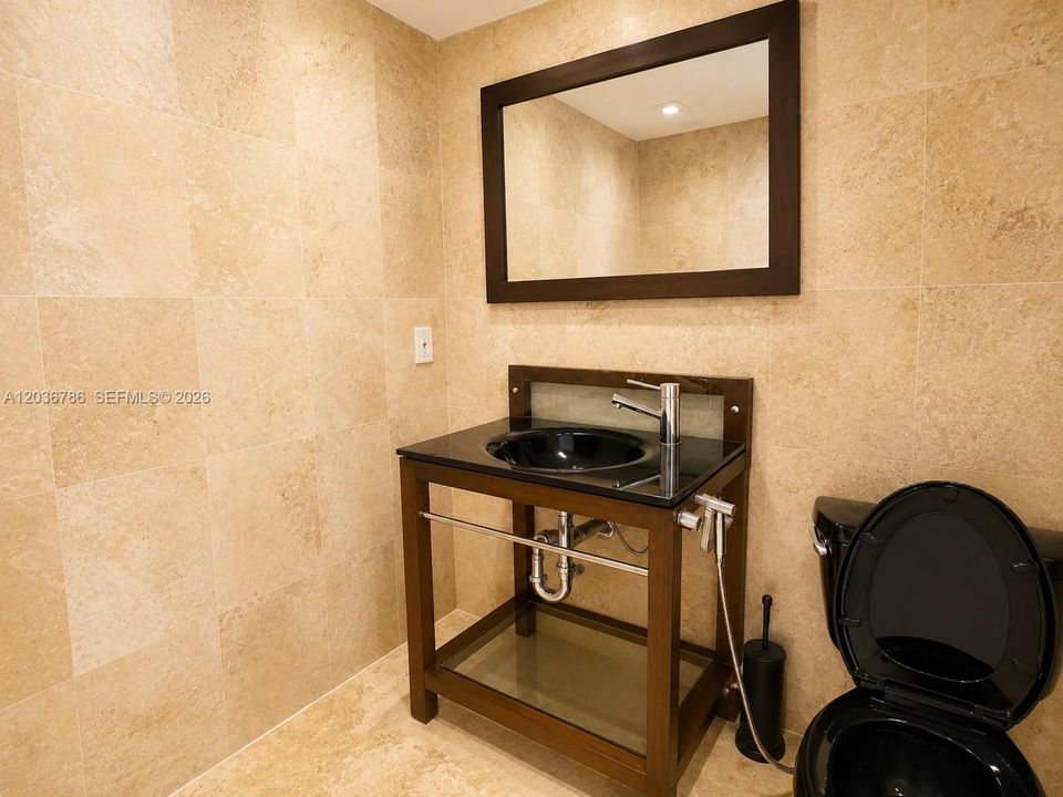 For Rent: $3,500 (2 beds, 2 baths, 1030 Square Feet)