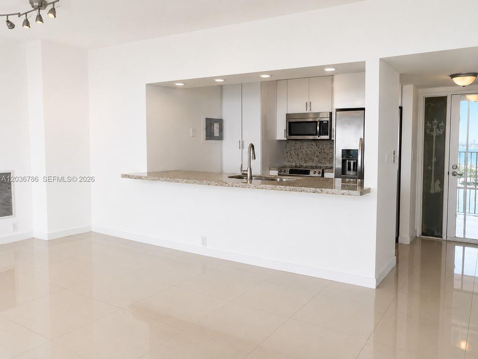 For Rent: $3,500 (2 beds, 2 baths, 1030 Square Feet)