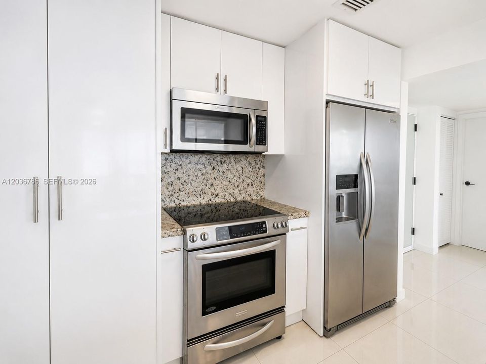 For Rent: $3,500 (2 beds, 2 baths, 1030 Square Feet)