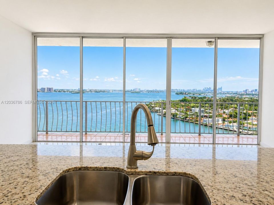 For Rent: $3,500 (2 beds, 2 baths, 1030 Square Feet)