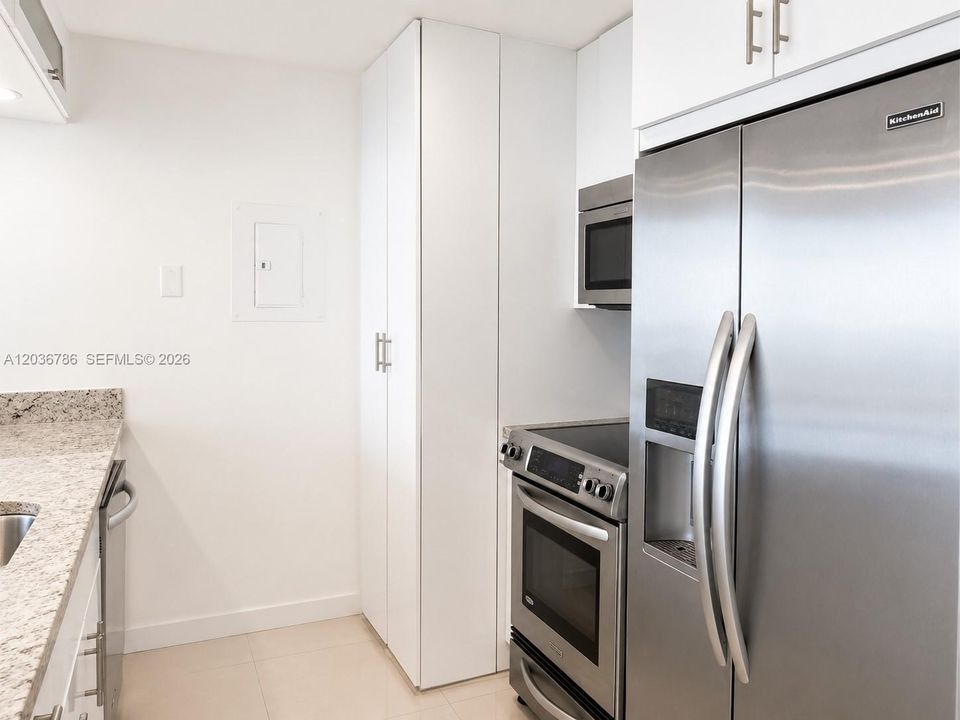For Rent: $3,500 (2 beds, 2 baths, 1030 Square Feet)