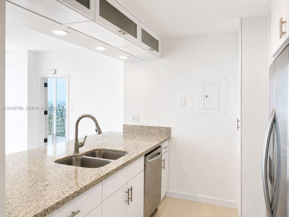 For Rent: $3,500 (2 beds, 2 baths, 1030 Square Feet)