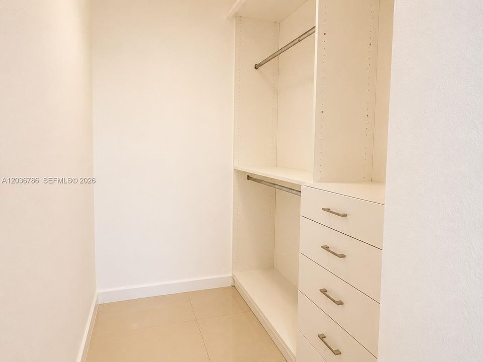 For Rent: $3,500 (2 beds, 2 baths, 1030 Square Feet)