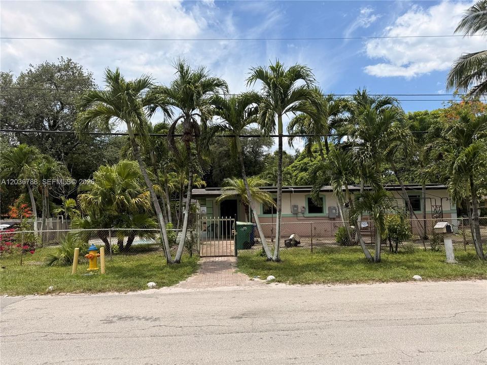 For Sale: $470,000 (3 beds, 1 baths, 1650 Square Feet)