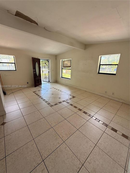 For Sale: $470,000 (3 beds, 1 baths, 1650 Square Feet)
