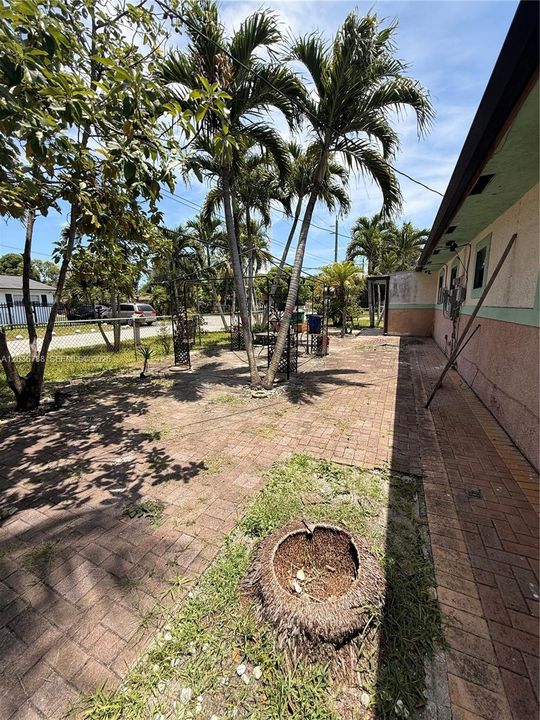 For Sale: $470,000 (3 beds, 1 baths, 1650 Square Feet)