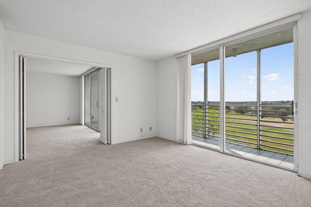 Walk out from 3rd Bed/Den