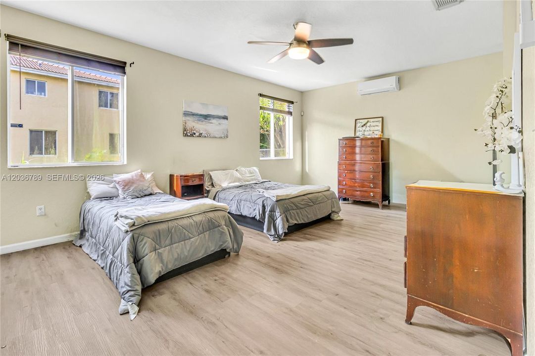 For Sale: $770,000 (5 beds, 3 baths, 2441 Square Feet)