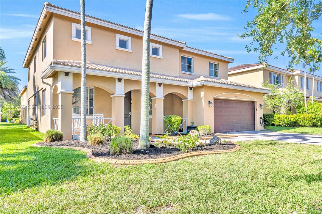 For Sale: $770,000 (5 beds, 3 baths, 2441 Square Feet)
