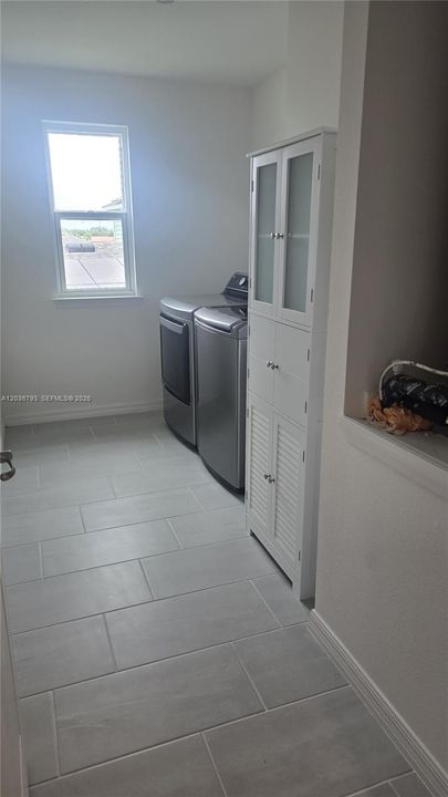 For Rent: $3,650 (5 beds, 3 baths, 2896 Square Feet)