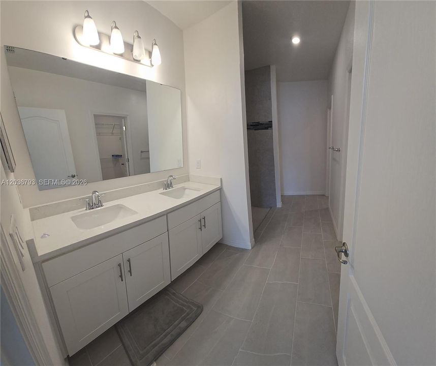 For Rent: $3,650 (5 beds, 3 baths, 2896 Square Feet)