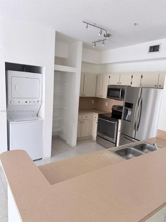 For Rent: $2,650 (3 beds, 2 baths, 1109 Square Feet)