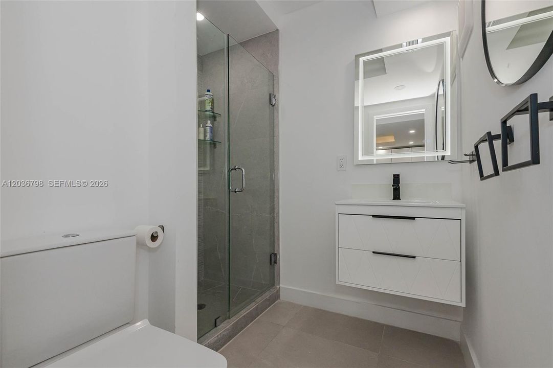 For Sale: $755,000 (1 beds, 1 baths, 659 Square Feet)