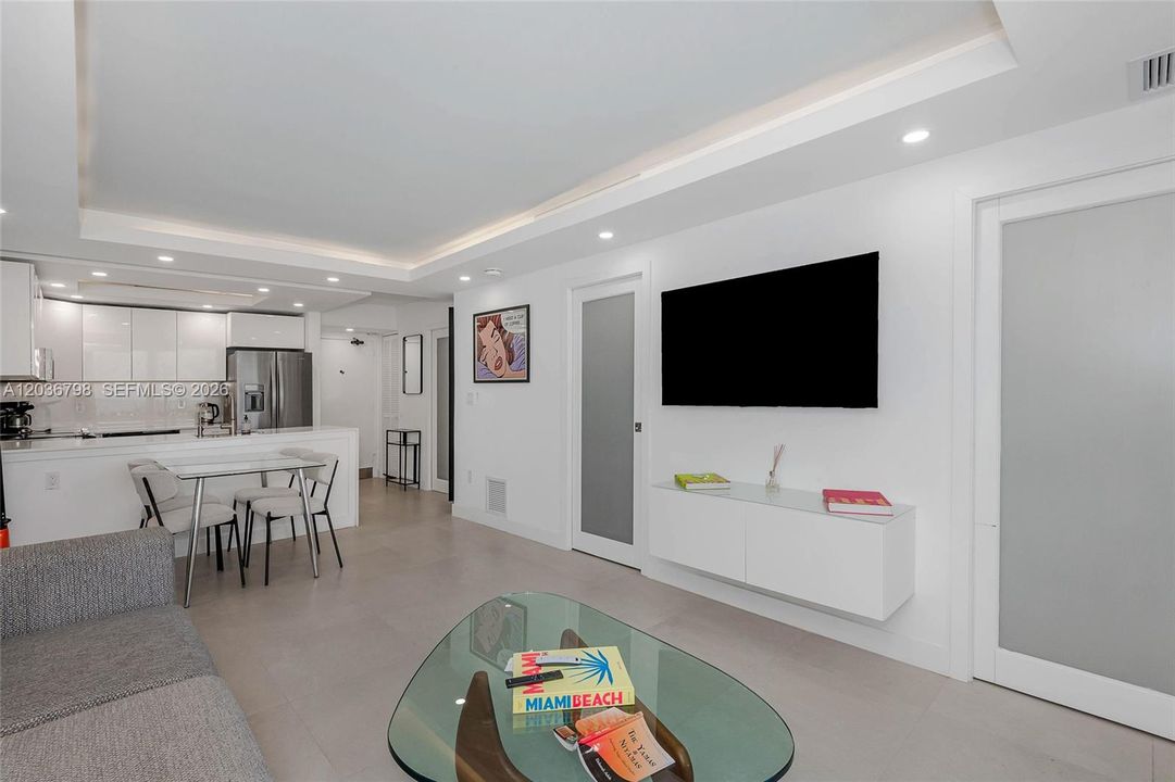 For Sale: $755,000 (1 beds, 1 baths, 659 Square Feet)