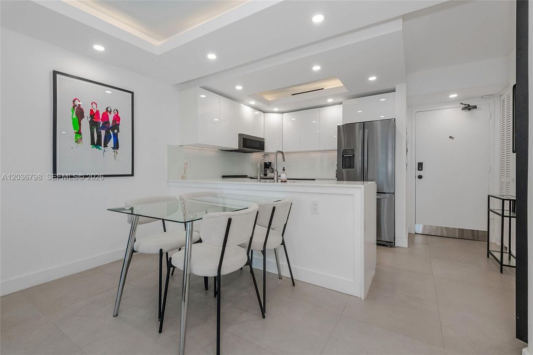 For Sale: $755,000 (1 beds, 1 baths, 659 Square Feet)