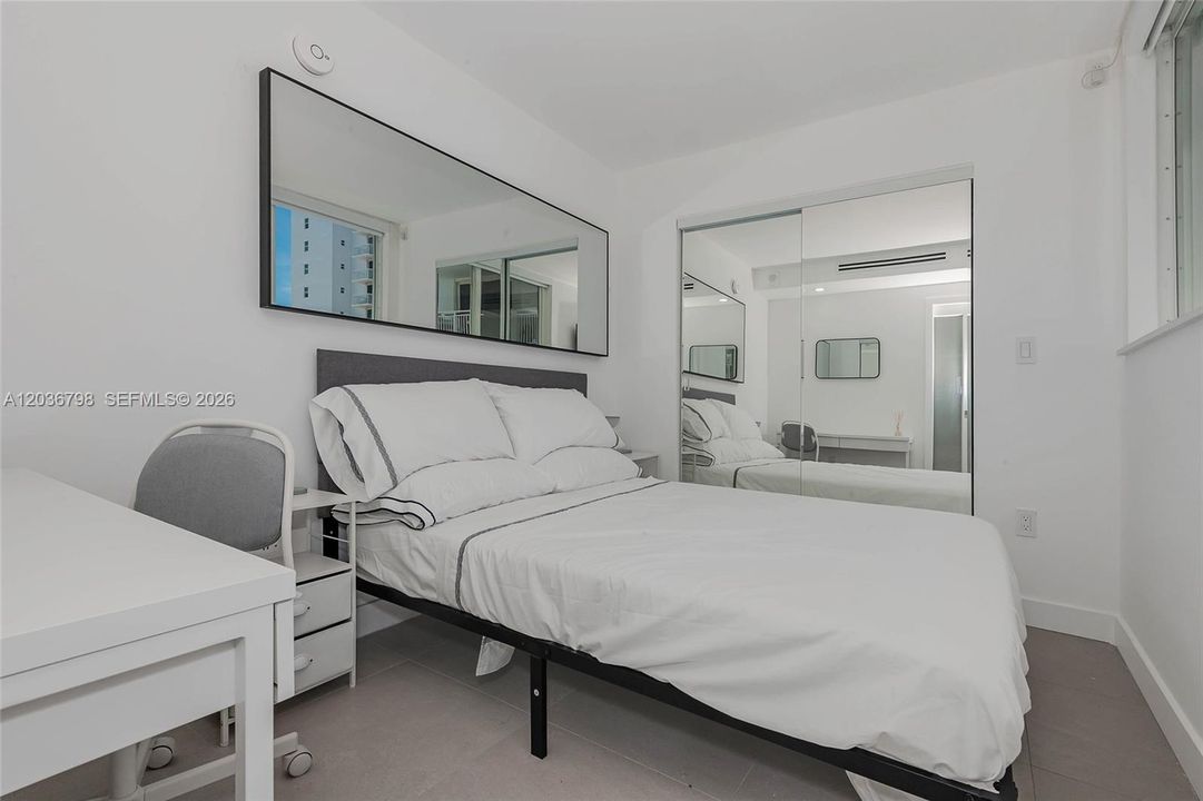For Sale: $755,000 (1 beds, 1 baths, 659 Square Feet)
