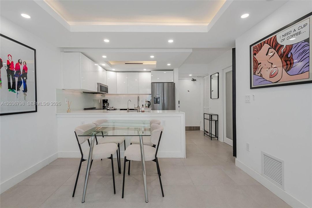 For Sale: $755,000 (1 beds, 1 baths, 659 Square Feet)