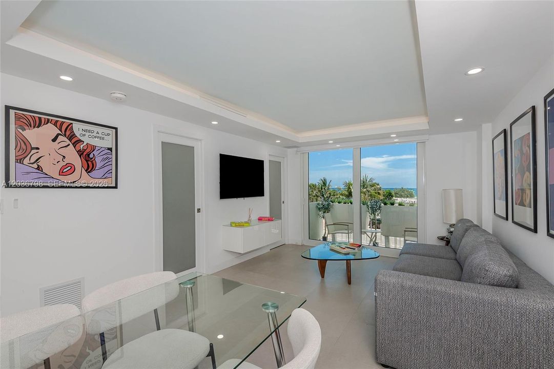 For Sale: $755,000 (1 beds, 1 baths, 659 Square Feet)