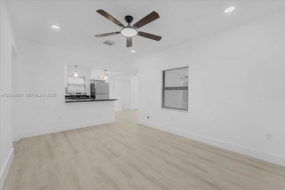 For Rent: $3,500 (3 beds, 2 baths, 831 Square Feet)