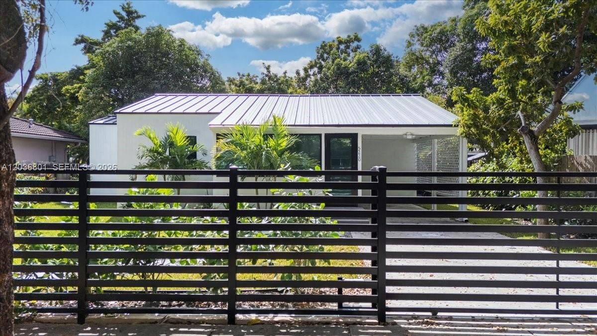 For Rent: $3,500 (3 beds, 2 baths, 831 Square Feet)