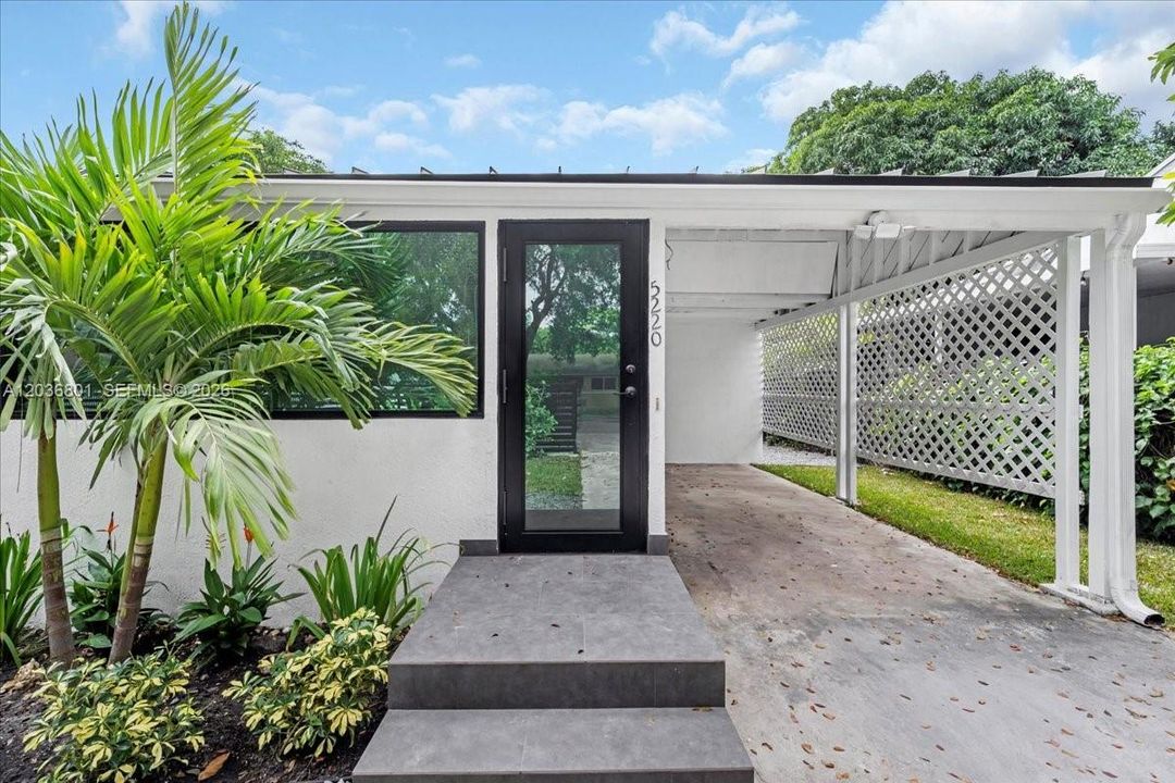 For Rent: $3,500 (3 beds, 2 baths, 831 Square Feet)