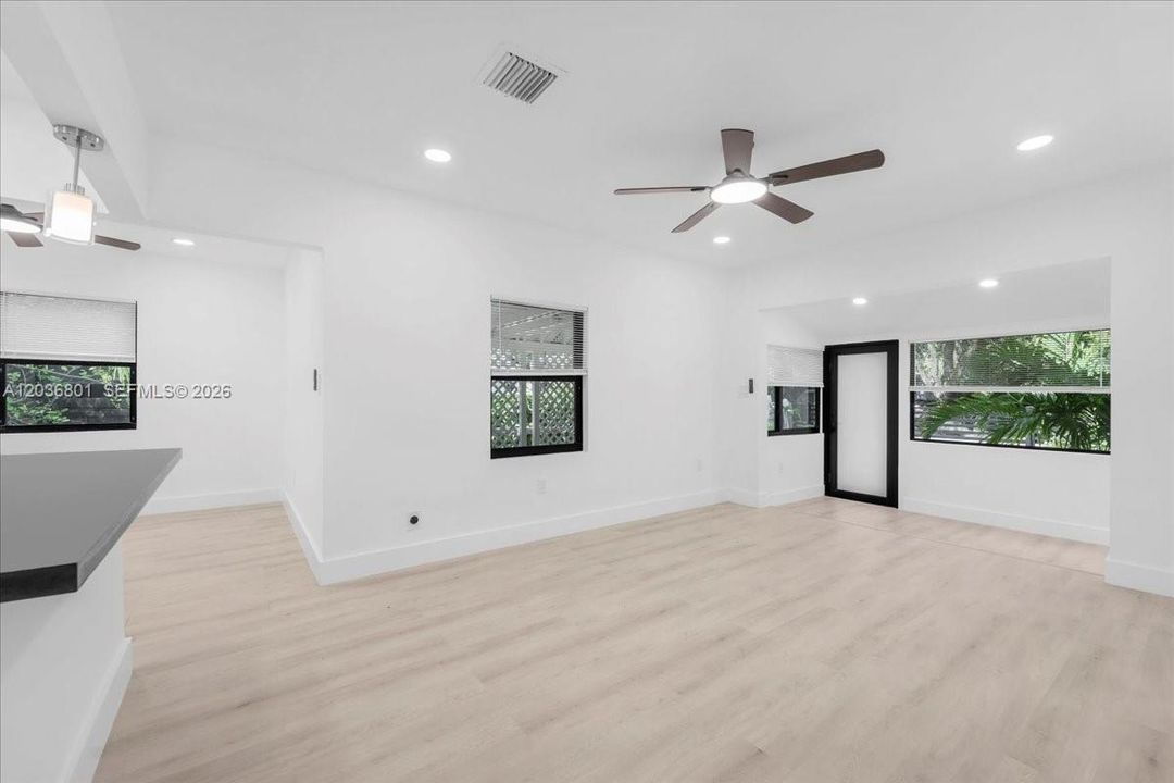 For Rent: $3,500 (3 beds, 2 baths, 831 Square Feet)