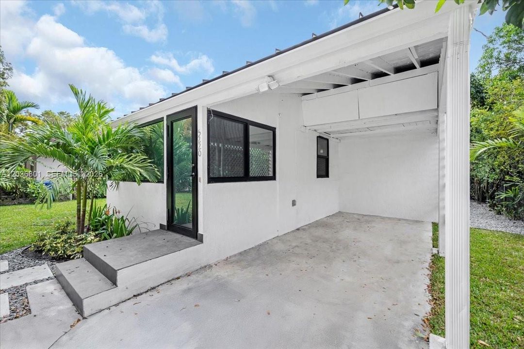 For Rent: $3,500 (3 beds, 2 baths, 831 Square Feet)