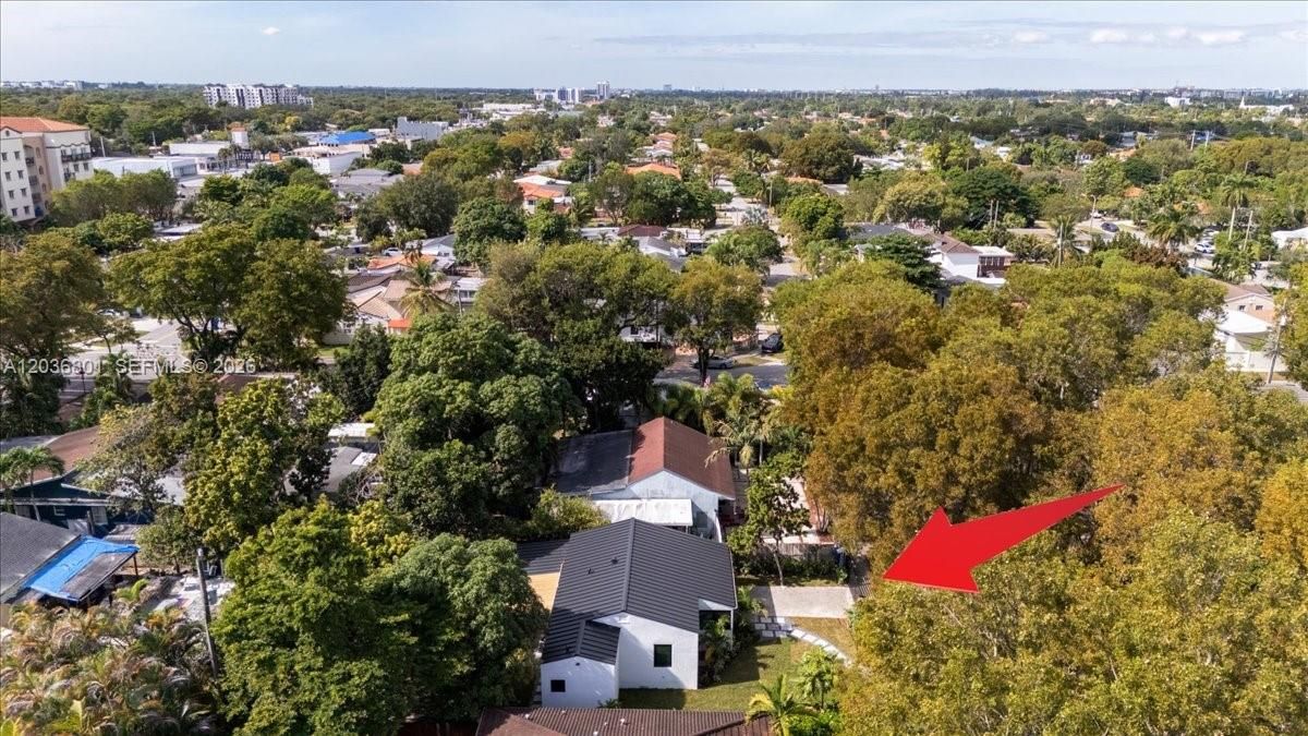 For Rent: $3,500 (3 beds, 2 baths, 831 Square Feet)