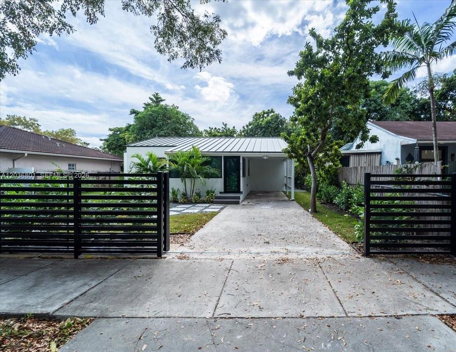 For Rent: $3,500 (3 beds, 2 baths, 831 Square Feet)