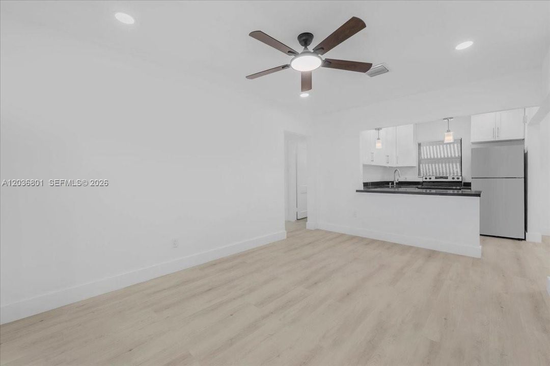 For Rent: $3,500 (3 beds, 2 baths, 831 Square Feet)