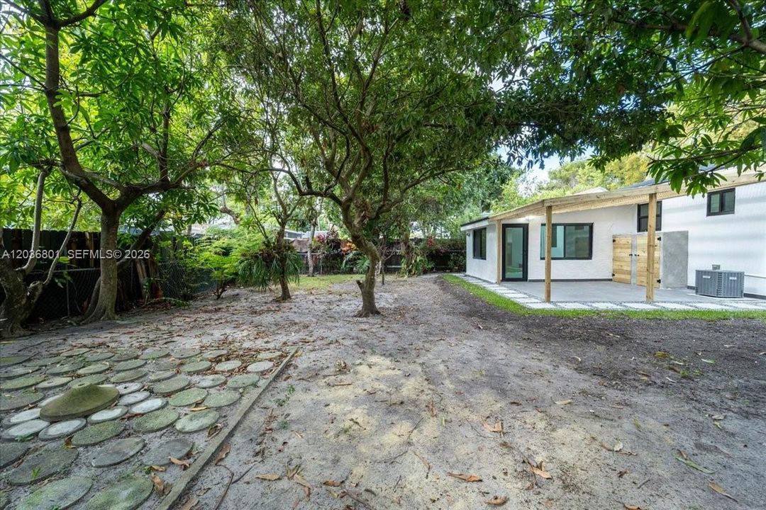 For Rent: $3,500 (3 beds, 2 baths, 831 Square Feet)