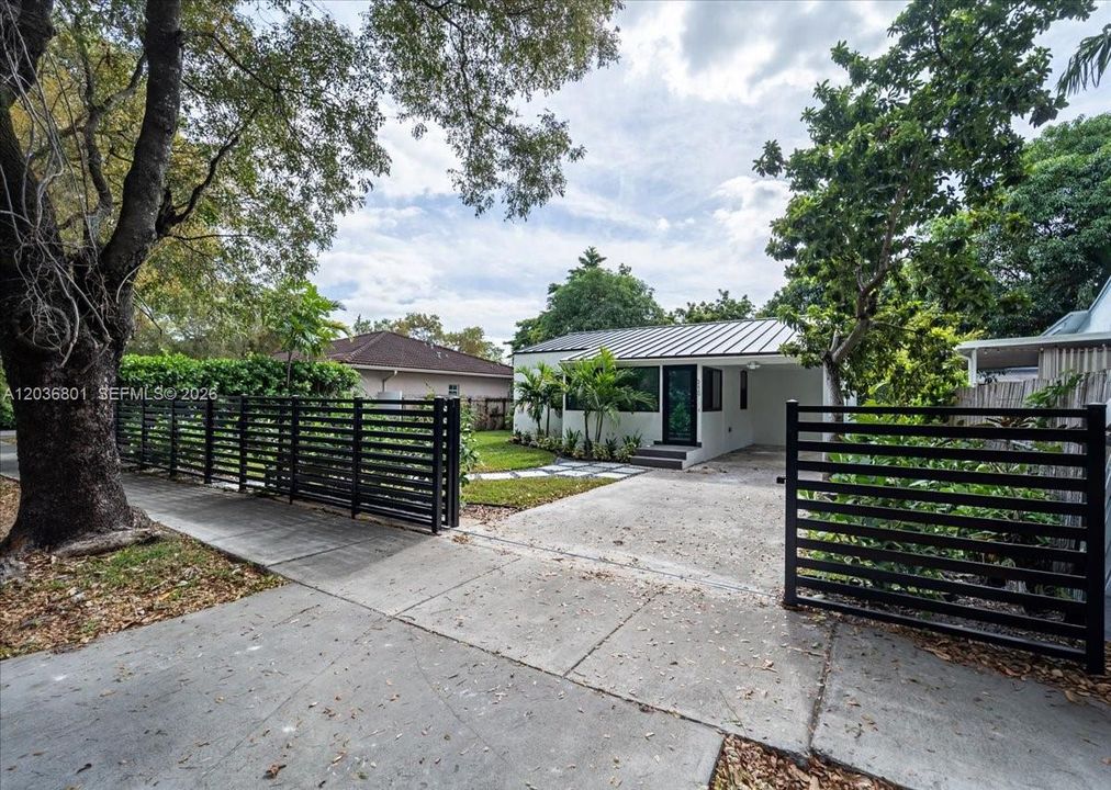 For Rent: $3,500 (3 beds, 2 baths, 831 Square Feet)