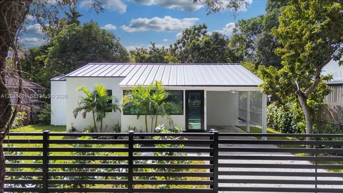 For Rent: $3,500 (3 beds, 2 baths, 831 Square Feet)